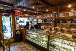 Veniero’s Pasticceria and Caffe in USA, New York | Baked Goods - Country Helper
