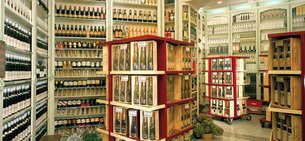 Enoteca Cotti dal 1952 in Italy, Lombardy | Beer,Wine,Spirits - Country Helper